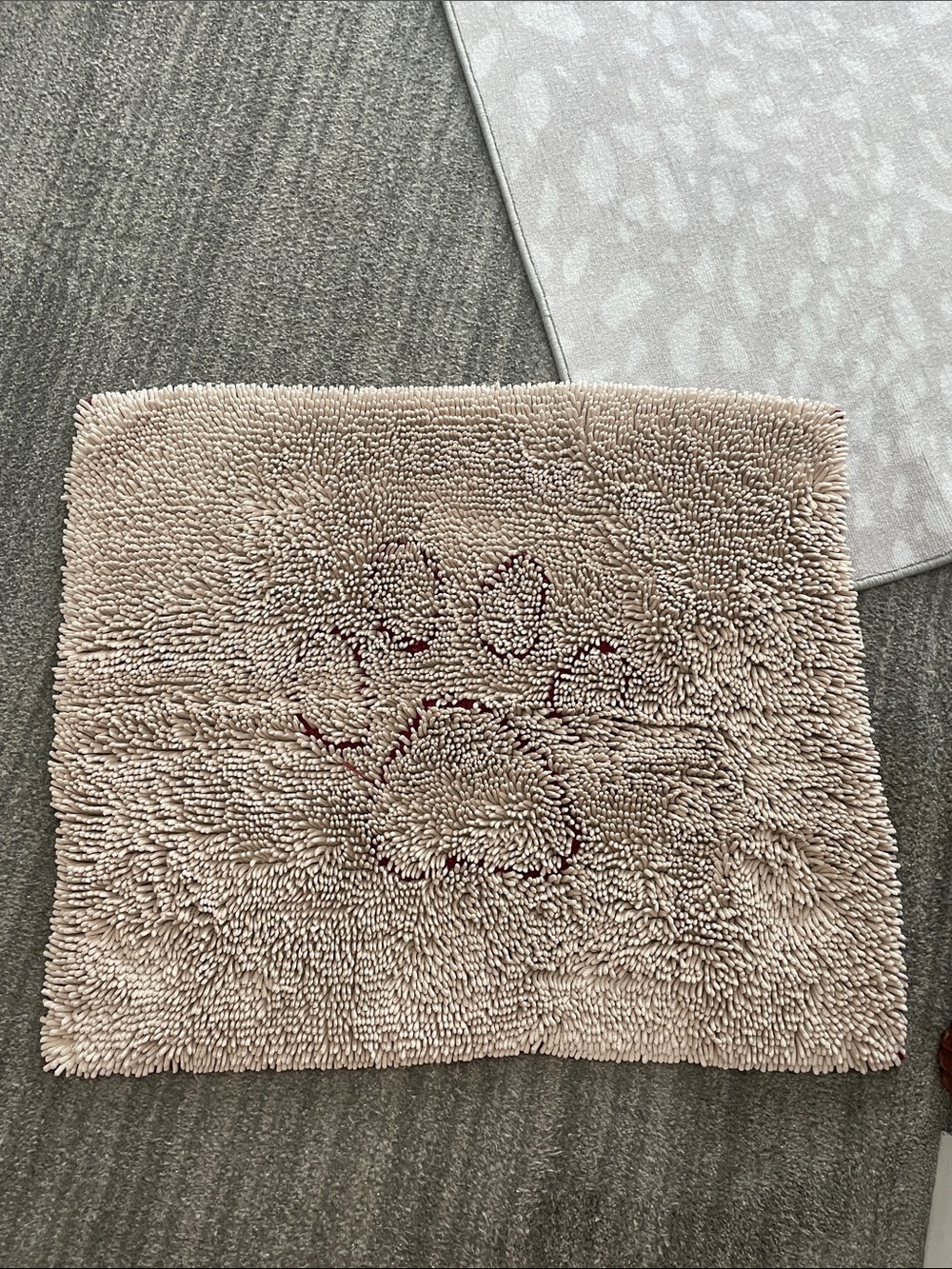 Plush Paw-Print Bath Mat - Cream
